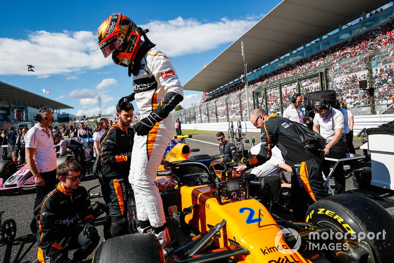 Stoffel Vandoorne, McLaren, sur la grille