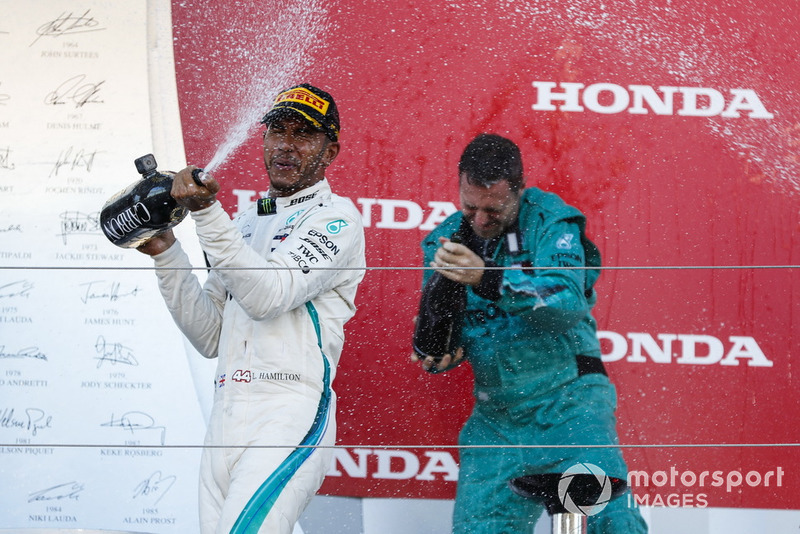 Lewis Hamilton újabb győzelme, ezúttal Szuzukában