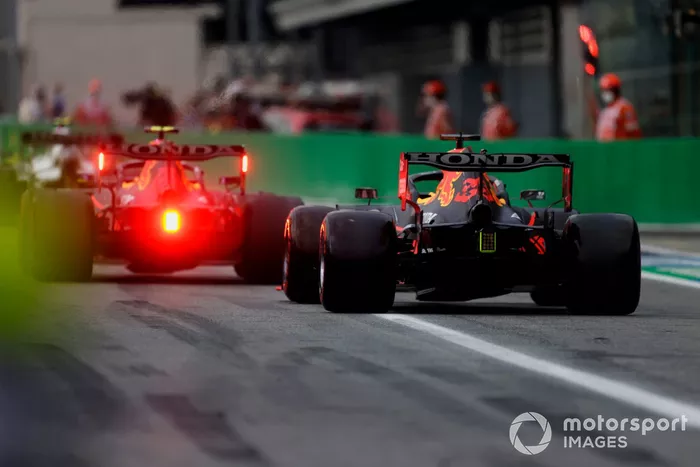Sergio Pérez, Red Bull Racing RB16B, Max Verstappen, Red Bull Racing RB16B