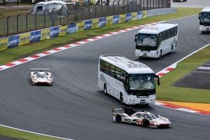 #38 Hertz Team Jota Porsche 963: Jenson Button, Philip Hanson, Oliver Rasmussen, safari en pista