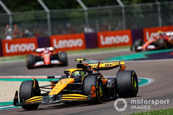 Lando Norris, McLaren MCL38, Charles Leclerc, Ferrari SF-24