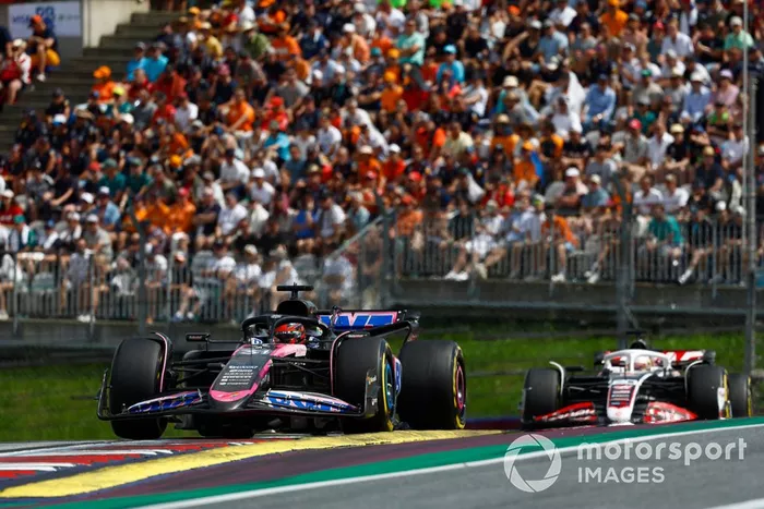 Esteban Ocon, Alpine A524, Kevin Magnussen, Haas VF-24
