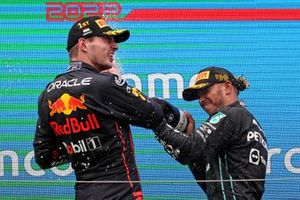 Podio: segundo lugar Lewis Hamilton, Mercedes-AMG, ganador, Max Verstappen, Red Bull Racing
