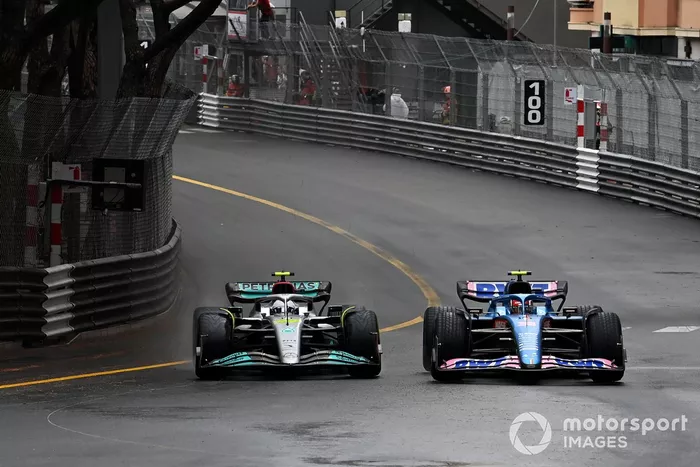 Lewis Hamilton, Mercedes W13, lucha con Esteban Ocon, Alpine A522