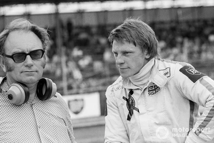 Roger Williamson, March, habla con su patrocinador Tom Wheatcroft