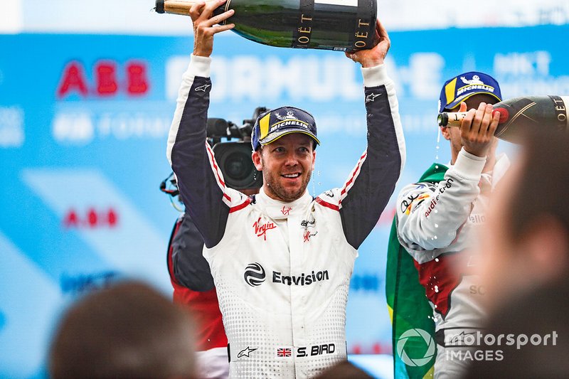 Race winner Sam Bird, Envision Virgin Racing celebrates with champagne on the podium