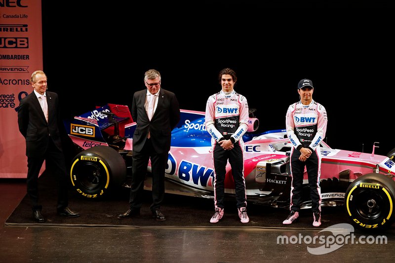 Andrew Green, direttore tecnico, Racing Point F1 Team, Otmar Szafnauer, Team Principal Racing Point F1, Lance Stroll, Racing Point F1 Team, Lance Stroll, Racing Point F1 Team e Sergio Perez, Racing Point F1 Team
