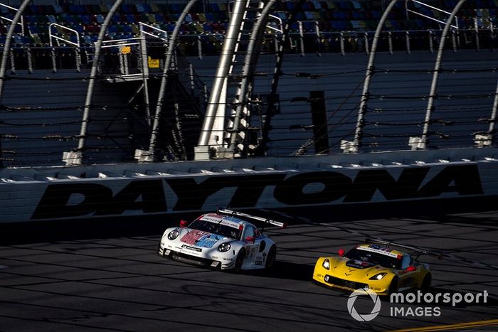 #911 Porsche GT Team Porsche 911 RSR, GTLM: Patrick Pilet, Nick Tandy, Frederic Makowiecki, #3 Corvette Racing Corvette C7.R, GTLM: Jan Magnussen, Antonio Garcia, Mike Rockenfeller