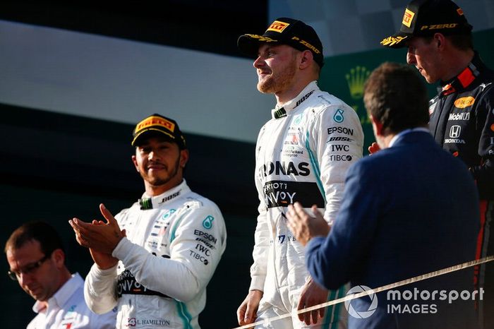 Lewis Hamilton, Mercedes AMG F1 Valtteri Bottas, Mercedes AMG F1, y Max Verstappen, Red Bull Racing