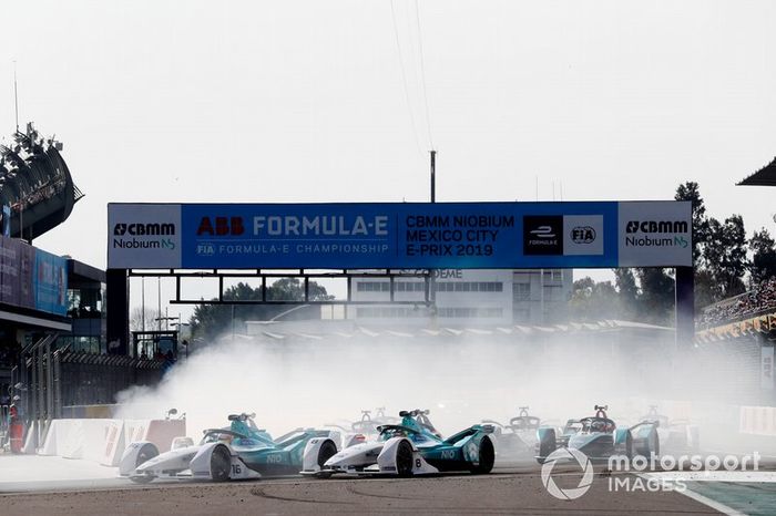Oliver Turvey, NIO Formula E Team, NIO Sport 004, Tom Dillmann, NIO Formula E Team, NIO Sport 004 y Mitch Evans, Panasonic Jaguar Racing, Jaguar I-Type 3 
