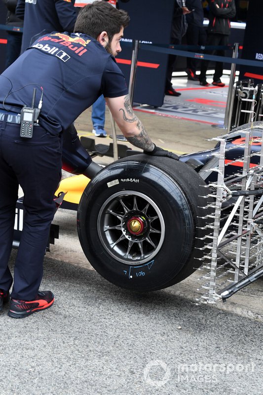 Red Bull Racing RB15 : roue avant avec capteurs aéro