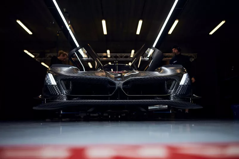 BMW M Hybrid V8