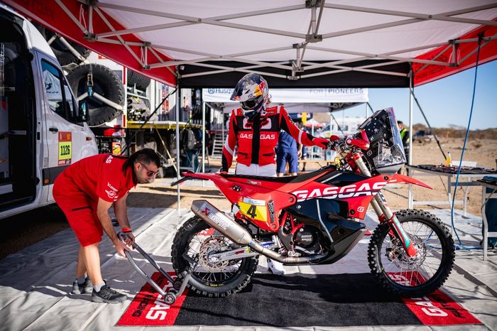 #4 Gasgas Factory Racing: Daniel Sanders