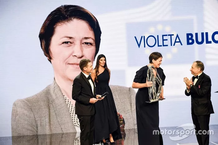 Violeta Bulc con Jean Todt, presidente de la FIA