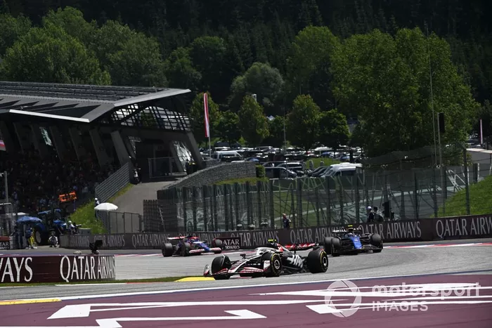 Nico Hulkenberg, Haas VF-24, Logan Sargeant, Williams FW46, Daniel Ricciardo, RB F1 Team VCARB 01