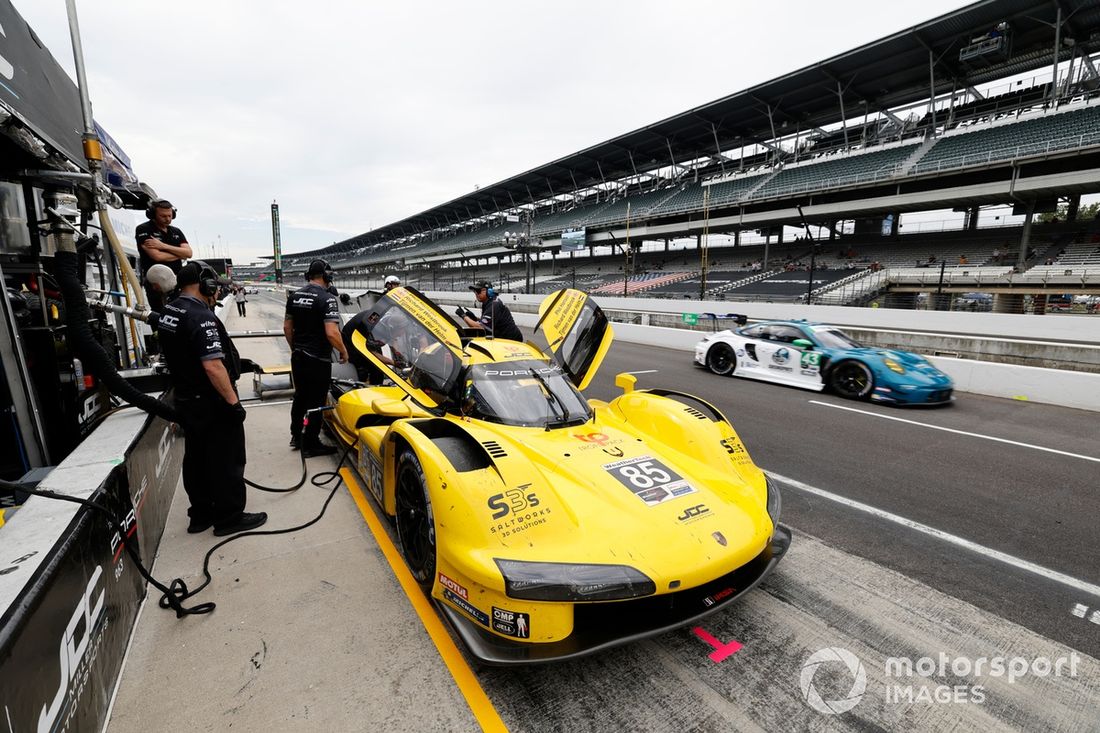 #85 JDC/Miller MotorSports Porsche 963: Tijmen van der Helm, Richard Westbrook, Phil Hanson