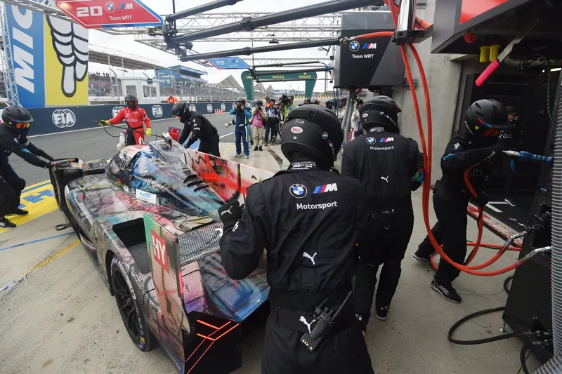 #20 BMW M Team WRT BMW M Hybrid V8 : Sheldon Van Der Linde, Robin Frijns, Rene Rast