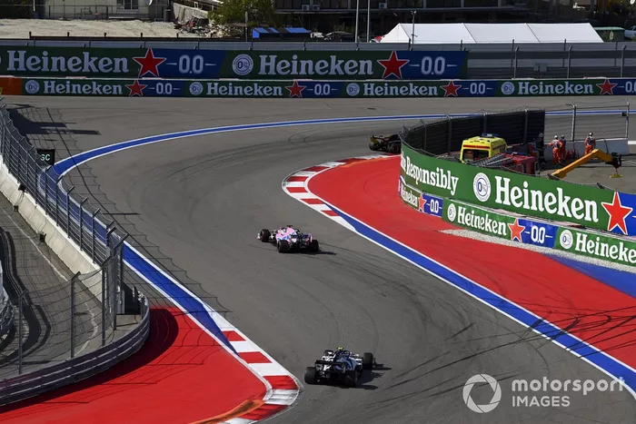 Sergio Pérez, Racing Point RP20, Pierre Gasly, AlphaTauri AT01