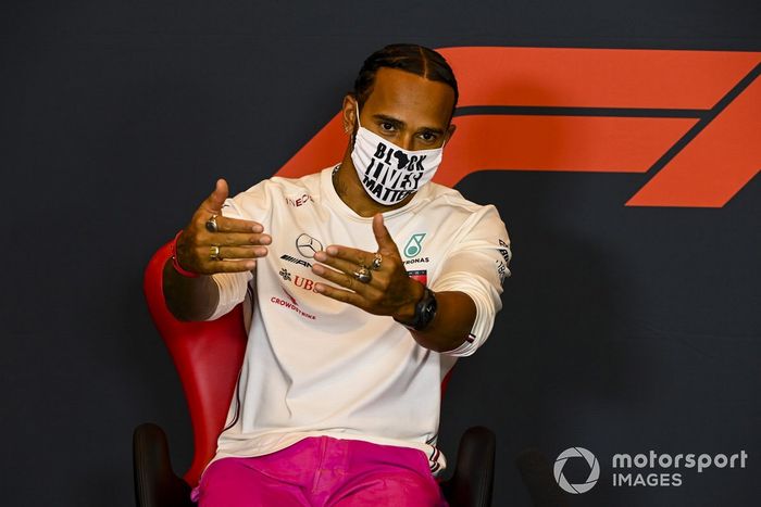 Lewis Hamilton, Mercedes-AMG F1 en la conferencia de prensa