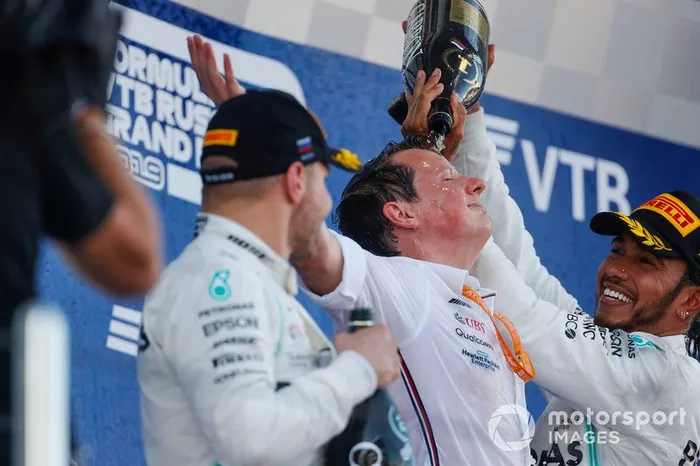 Podio: ganador Lewis Hamilton, Mercedes AMG F1 y Valtteri Bottas, Mercedes AMG F1, celebran