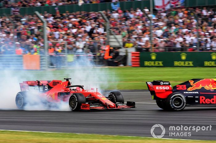 Sebastian Vettel, Ferrari SF90 choca pordetrás con Max Verstappen, Red Bull Racing RB15 