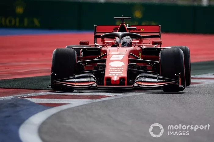 Vettel abandona