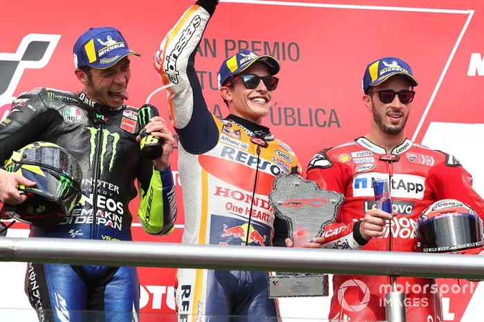 Podio: 1º Marc Márquez 2º Valentino Rossi, 3º Andrea Dovizioso