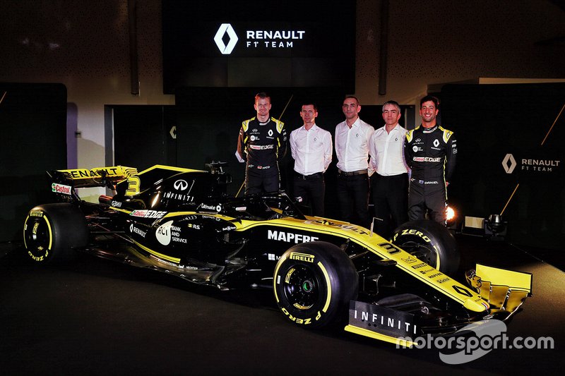 Daniel Ricciardo, Renault Sport F1 Team, Nico Hulkenberg, Renault Sport F1 Team, Cyril Abiteboul, Renault Sport F1 Managing Director, Nick Chester, Renault Sport F1 Team Technical Director, Remi Taffin, Head of Renault Sport F1 Track Operations