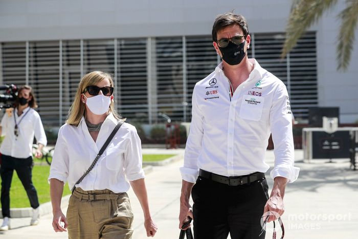 Susie Wolff y Toto Wolff, director y CEO, Mercedes AMG 