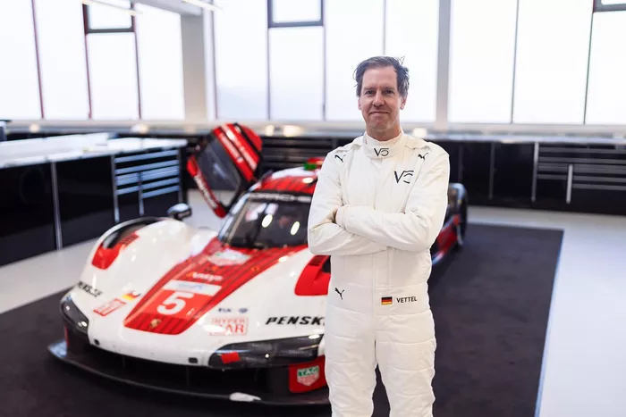 Sebastian Vettel teste la Porsche 963