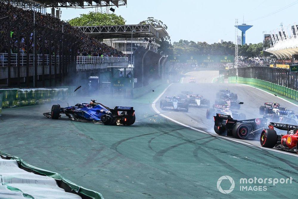 Kevin Magnussen, Haas VF-23, Alex Albon, Williams FW45, crash out at the start