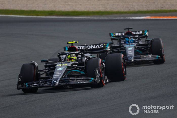 Lewis Hamilton, Mercedes F1 W14, George Russell, Mercedes F1 W14