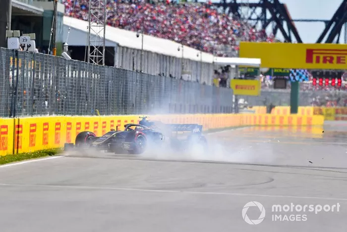 Kevin Magnussen, Haas VF-19  