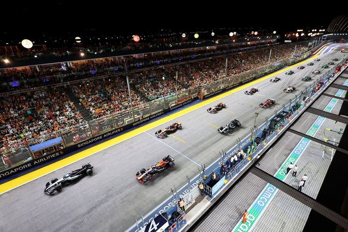 Max Verstappen, Red Bull Racing, George Russell, Mercedes
