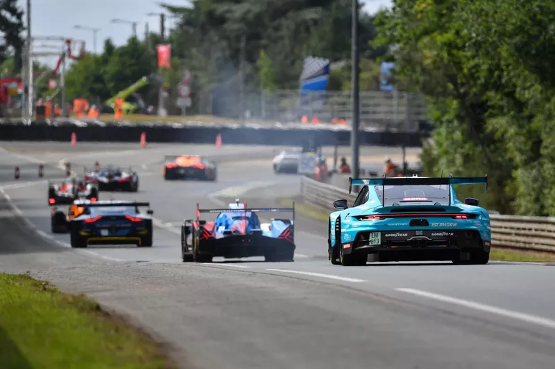 #92 Manthey 1st Phorm Porsche 911 GT3 R LMGT3 : Ryan Hardwick, Riccardo Pera, Richard Lietz