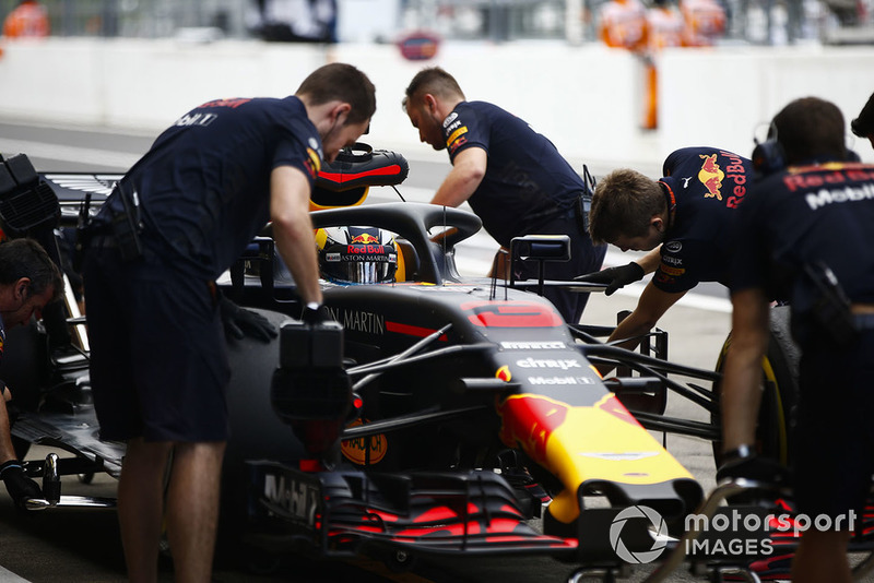 Даніель Ріккардо, Red Bull Racing RB14, в боксах