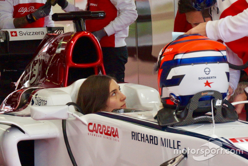 La Colombienne Tatiana Calderón, lors des essais Sauber