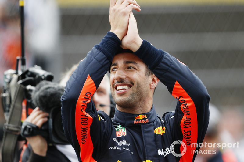 Il poleman Daniel Ricciardo, Red Bull Racing, festeggia
