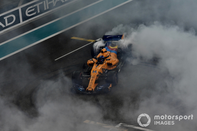 Fernando Alonso, McLaren MCL33 fait des donuts