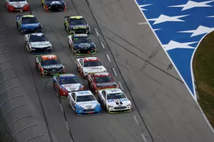Ryan Blaney, Team Penske, Ford Fusion Accella/Carlisle, Kevin Harvick, Stewart-Haas Racing, Ford Fusion Mobil 1, restart