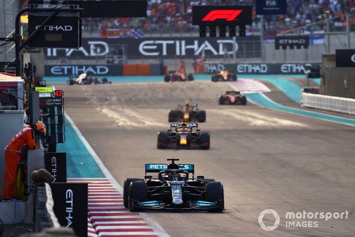 Lewis Hamilton, Mercedes W12, Max Verstappen, Red Bull Racing RB16B