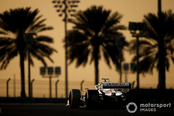 Pietro Fittipaldi, Haas F1 Team VF-19 adaptado (muleto) con los Pirelli de 18 pulgadas 