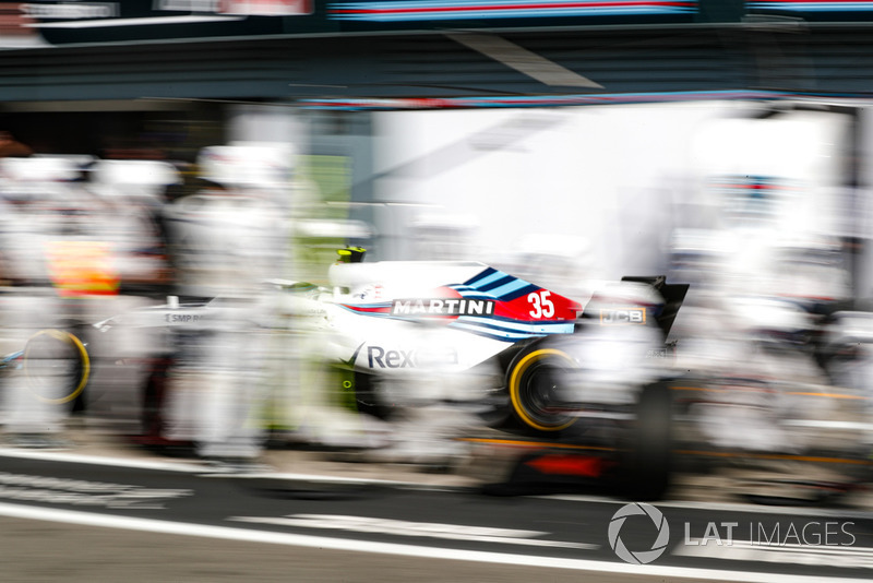 Sergey Sirotkin, Williams FW41, in the pits