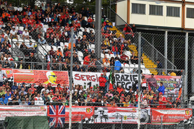 Tifosi e striscioni