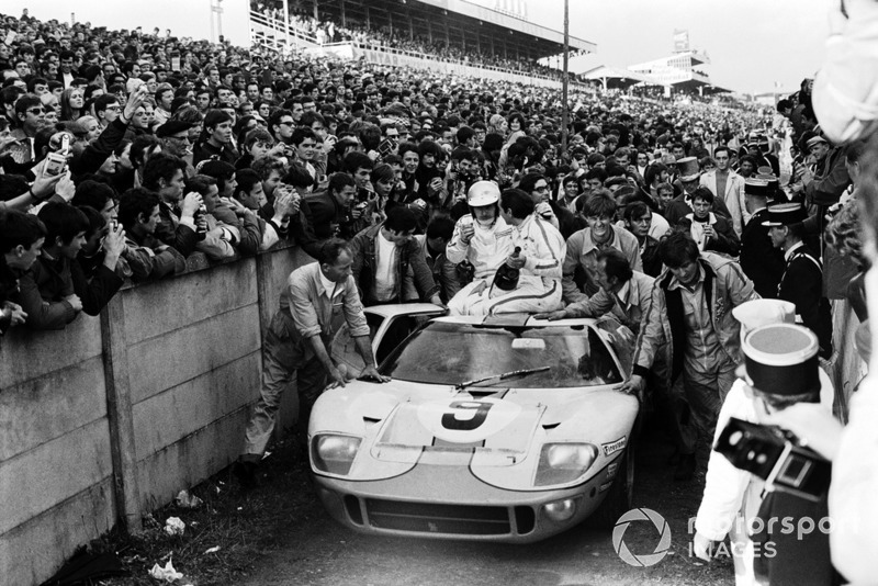 #9 Ford GT40: Pedro Rodríguez, Lucien Bianchi