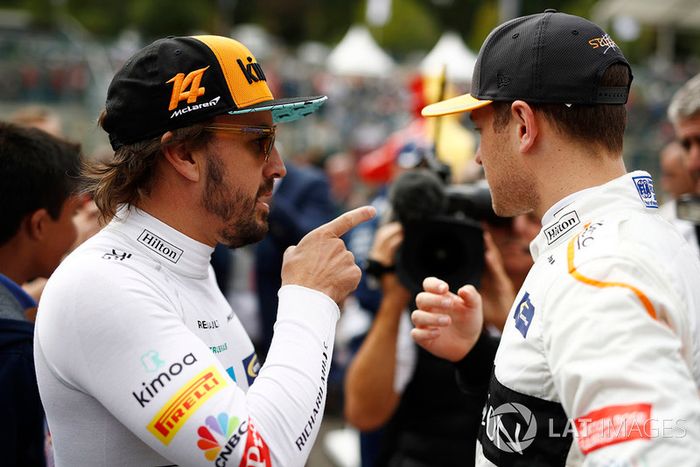 Fernando Alonso, McLaren, y Stoffel Vandoorne, McLaren