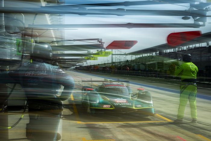 #009 Aston Martin Thor Equipo Aston Martin Valkyrie: Alex Riberas, Marco Sorensen, Roman De Angelis