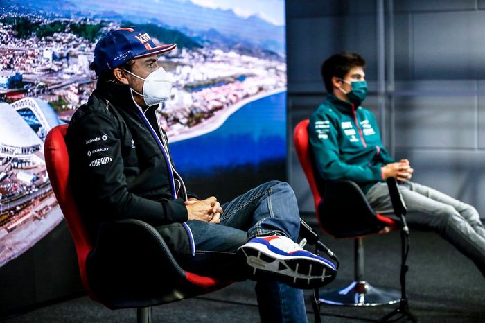 Fernando Alonso, Alpine F1 y Lance Stroll, Aston Martin en la rueda de prensa
