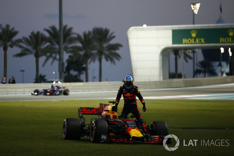Ricciardo, hidrolik problem yaşamadan önce bir şeylerin kötü olduğunu hisetti.