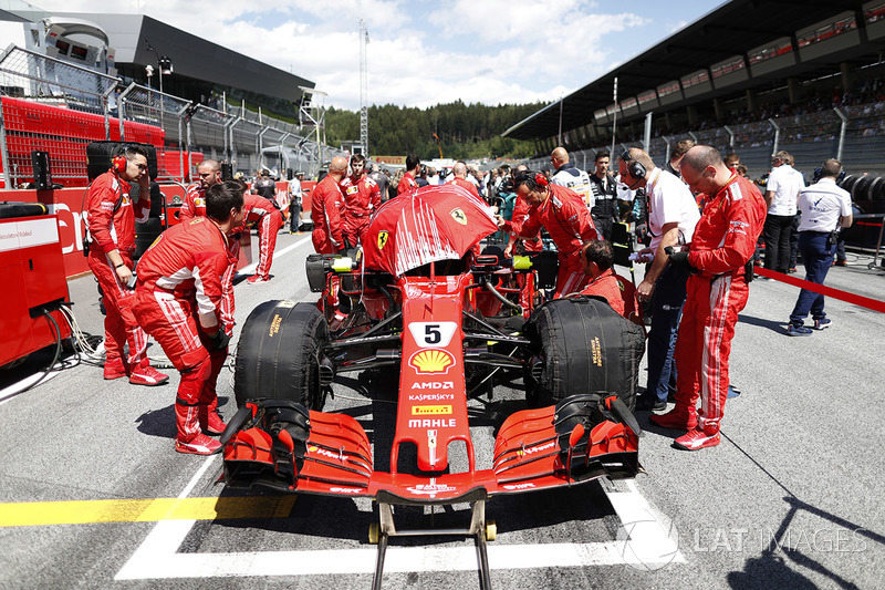 Sebastian Vettel, Ferrari SF71H, on the grid